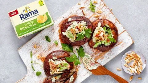 recipe image Gegrillte Portobello-Pilze mit Kräuteraufstrich