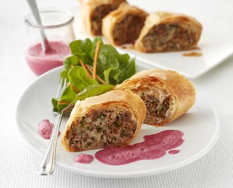 recipe image Hackfleischstrudel mit Rote Bete Sauce