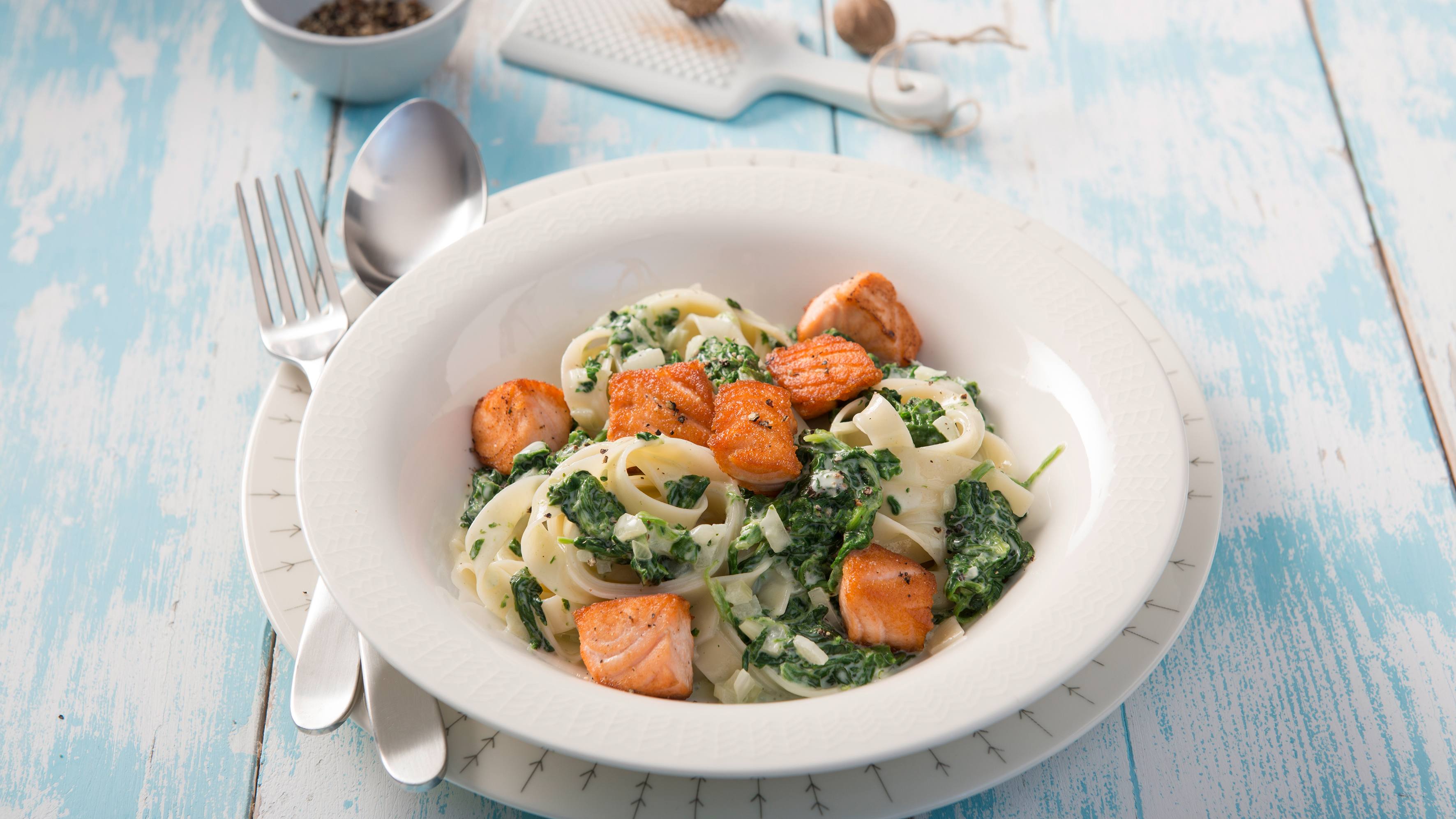 recipe image Pasta mit Lachs und Spinat