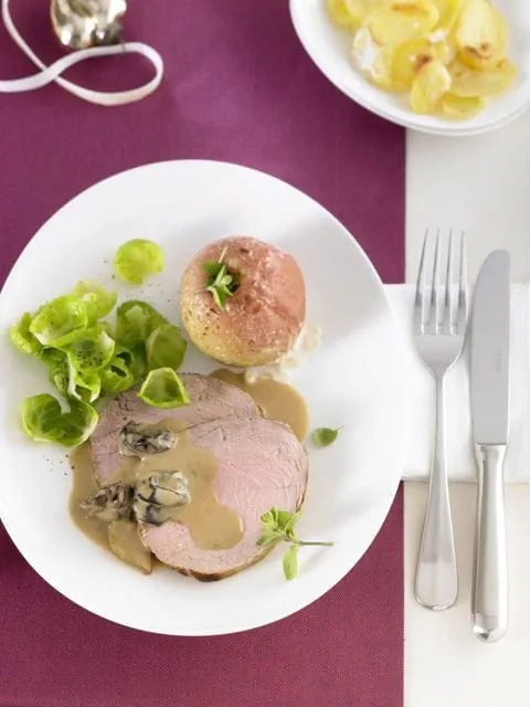 recipe image Geschmorter Kalbsbraten mit Backpflaumen