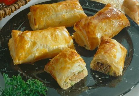 recipe image Blätterteigtaschen mit Hack und Bratwurst