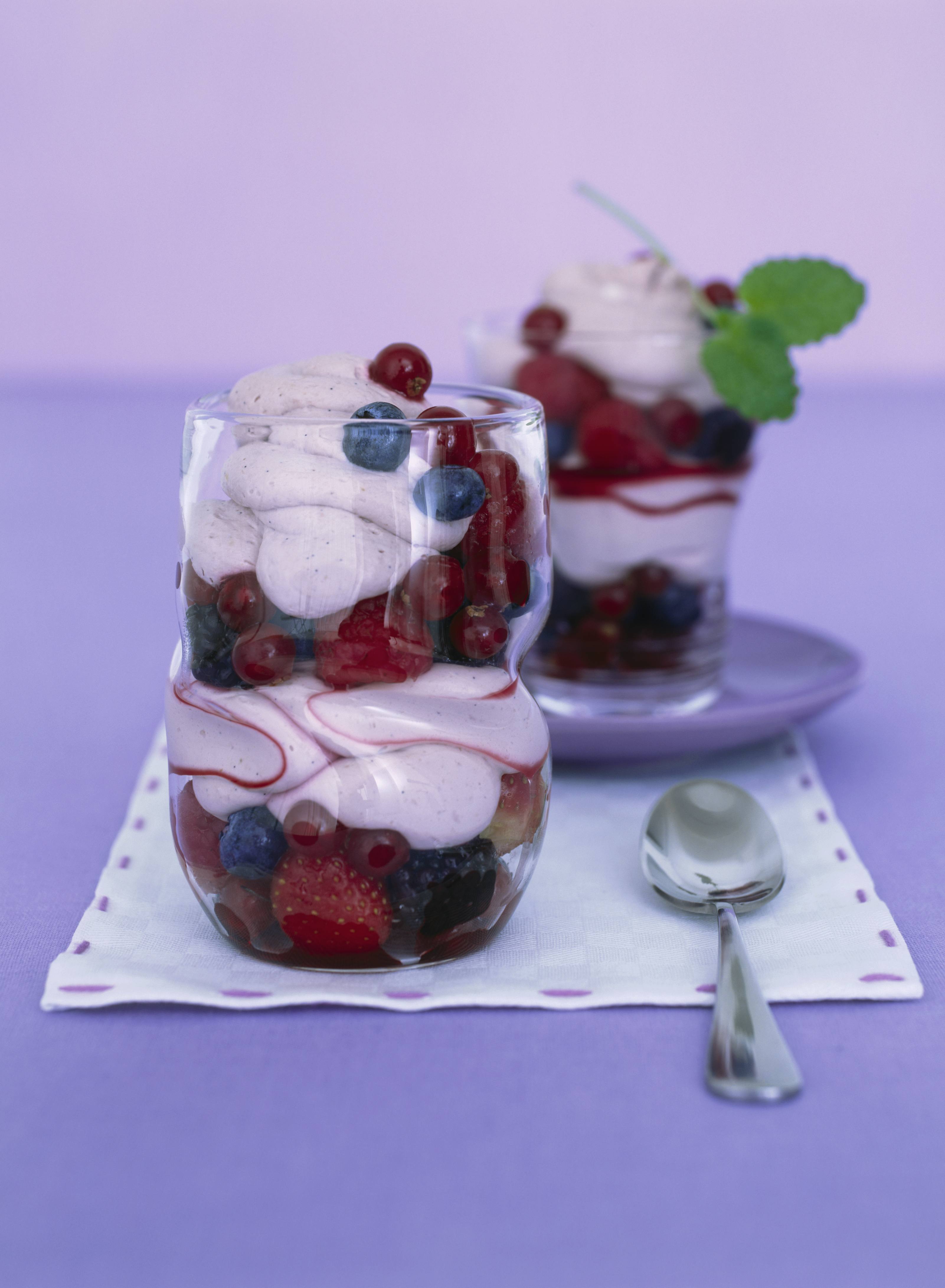 Campari-Creme mit Beeren | Rama Campari-Creme mit Beeren | Rama