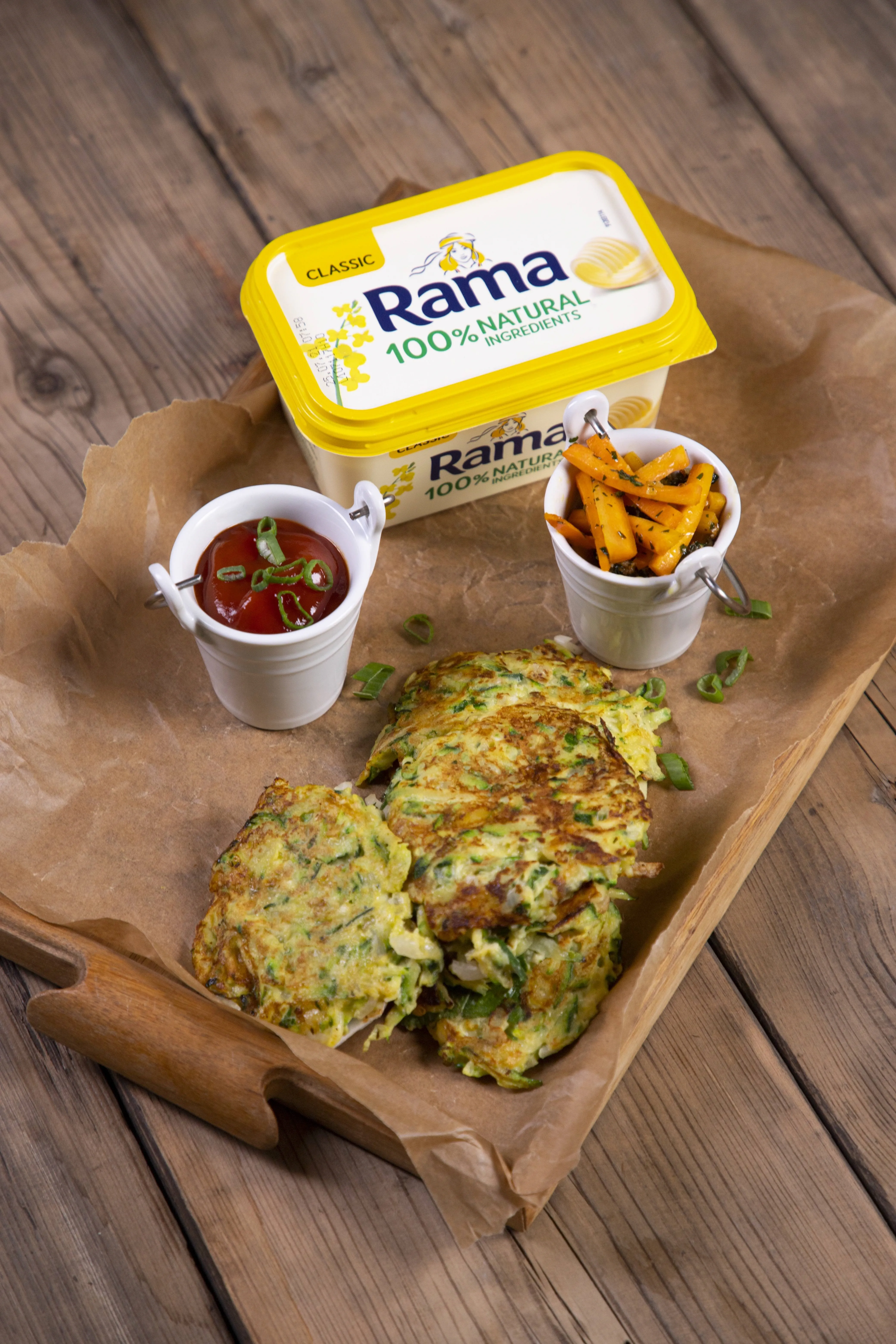 recipe image Sajtos cukkinitócsni fokhagymás répával