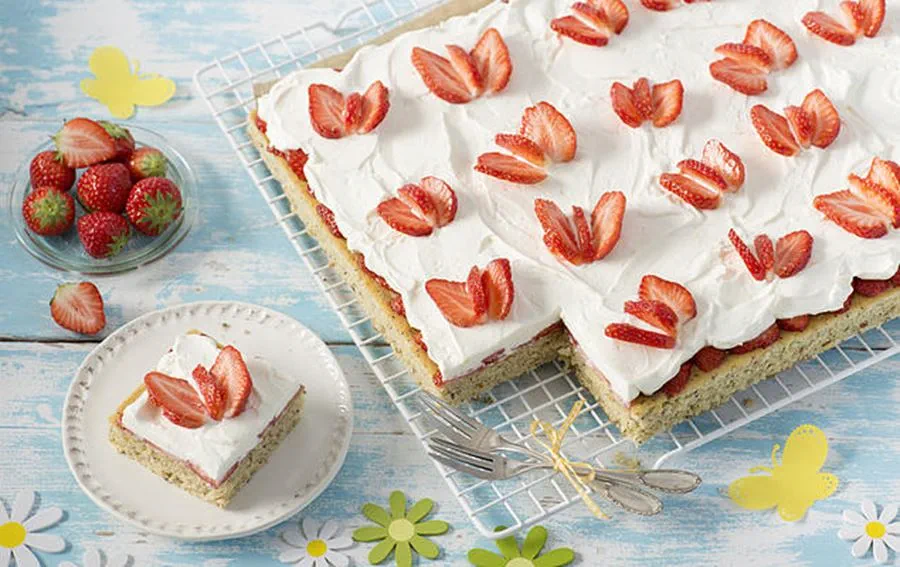 recipe image Tort fluture cu capsuni