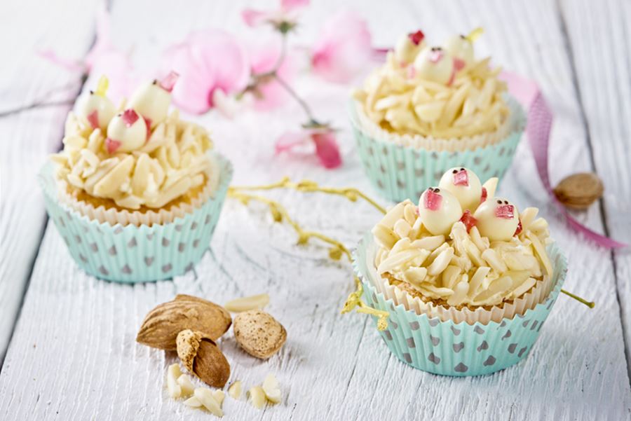 recipe image Briose "cuib de Paste" cu migdale