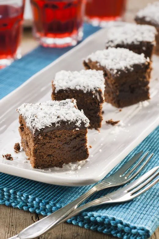 recipe image Patratele cu ciocolata si nuca de cocos