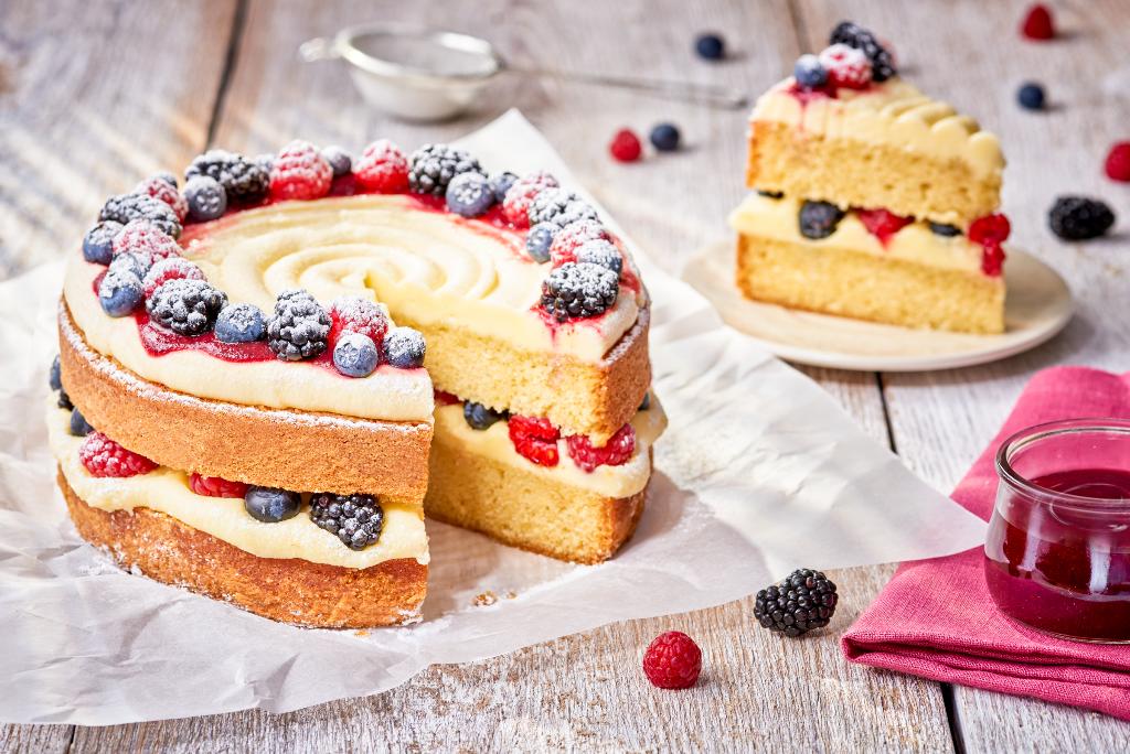 recipe image Tort cu fructe de padure si mascarpone