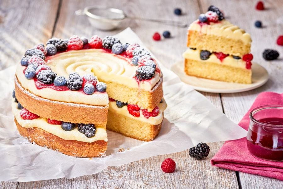 recipe image Tort cu fructe de padure si mascarpone