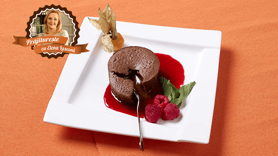 recipe image Moelleux au chocolat cu sos de zmeura si trandafiri
