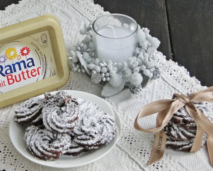recipe image Fursecuri spritate, cu ciocolata
