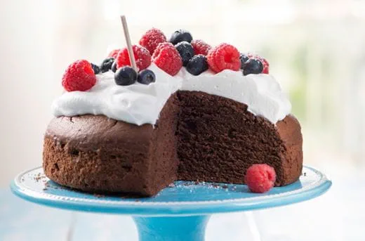 recipe image Tort de ciocolata cu fructe de padure