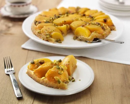recipe image Tarta rasturnata cu piersici