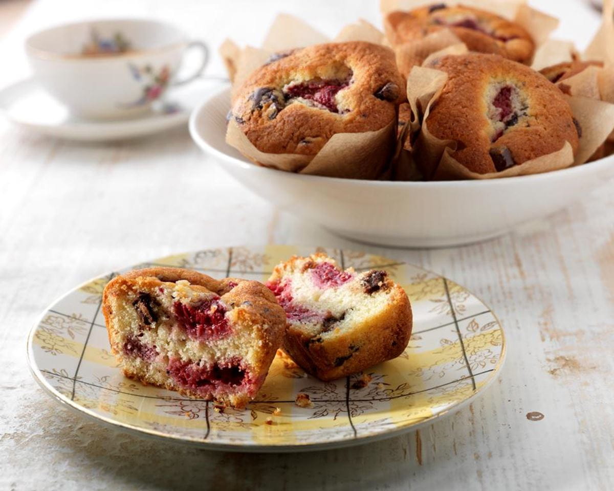 recipe image Briose cu ciocolata neagra si zmeura