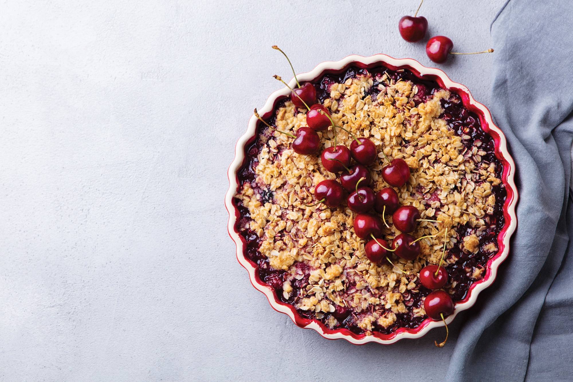 recipe image Rastlinný koláč z červenej cvikly a čerešní