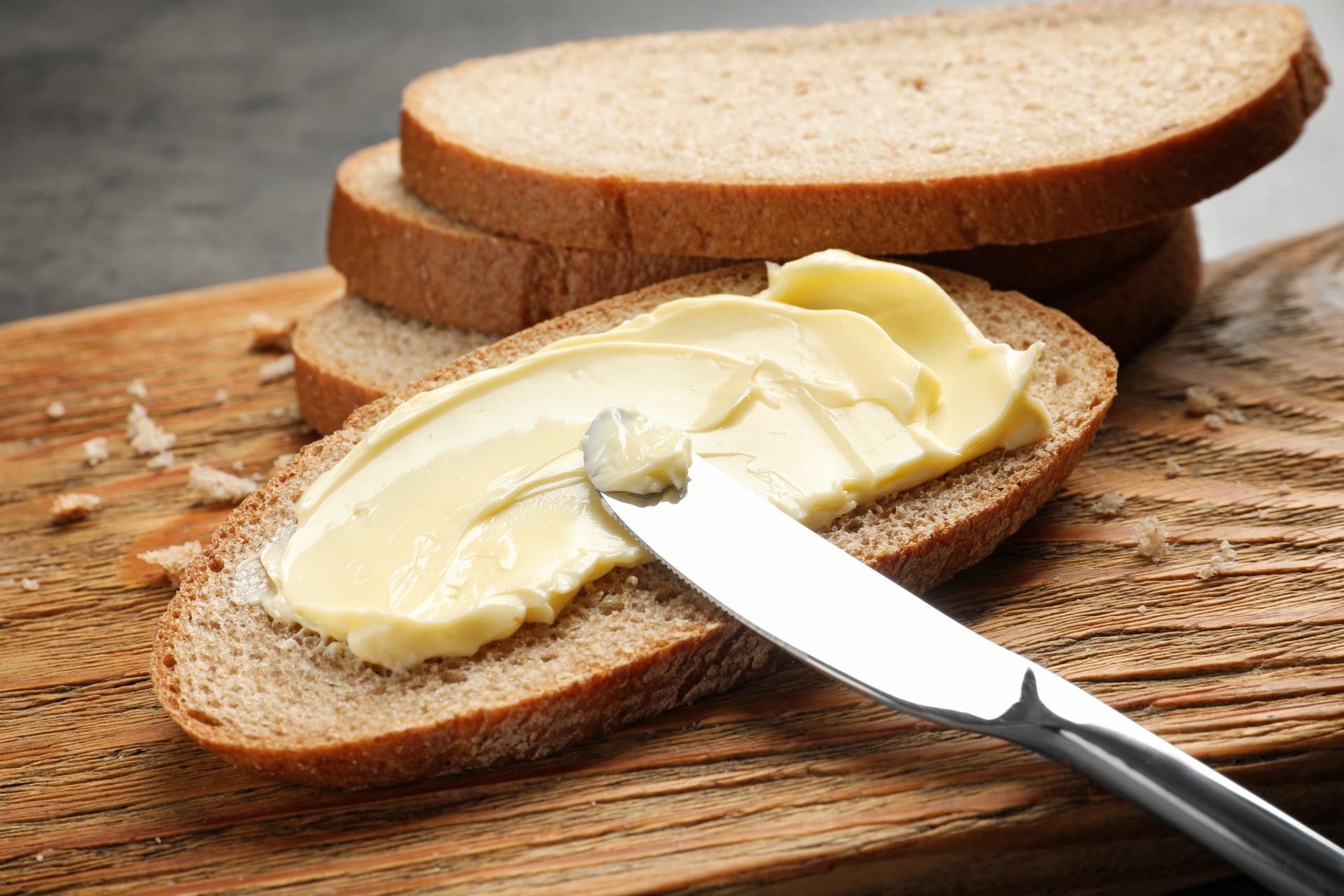 Rezina kruha z margarino