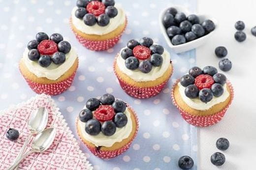 recipe image Borovničevi kolački (cupcakes)